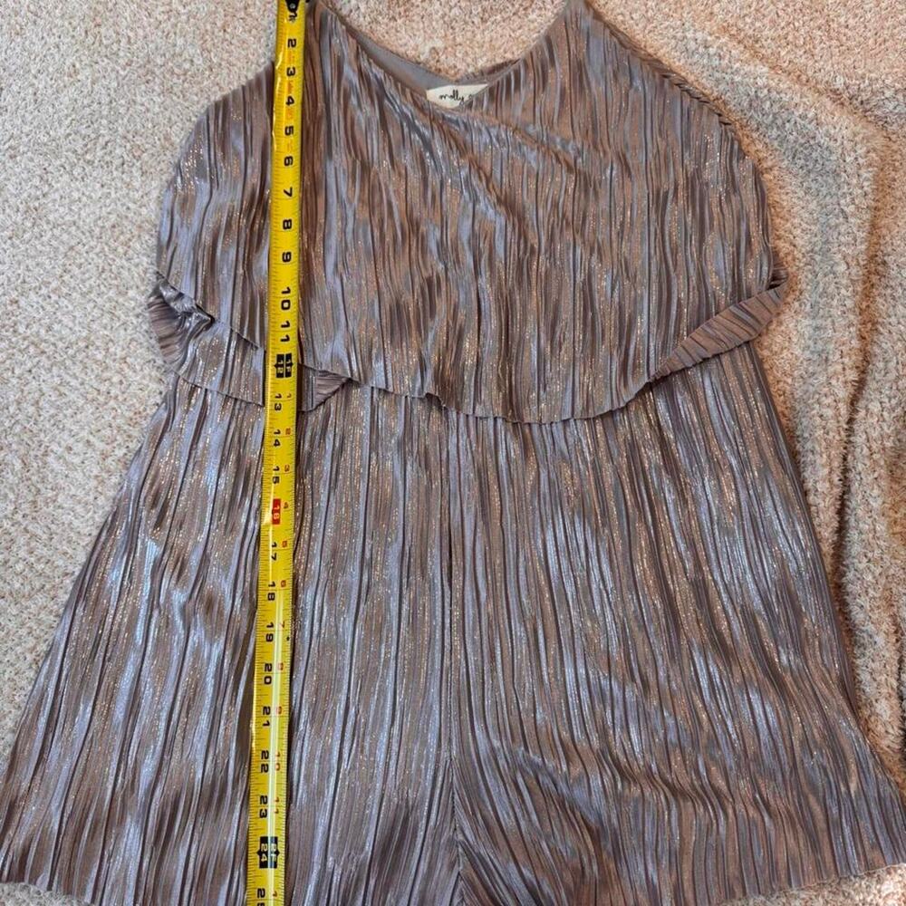 Chic shimmery champagne metallic pleated romper - Picture 7 of 8
